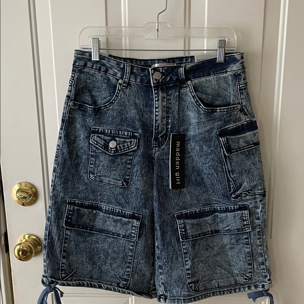 Madden Girl Dark Acid Wash Cargo Denim Skater Shorts Size 7 NWT